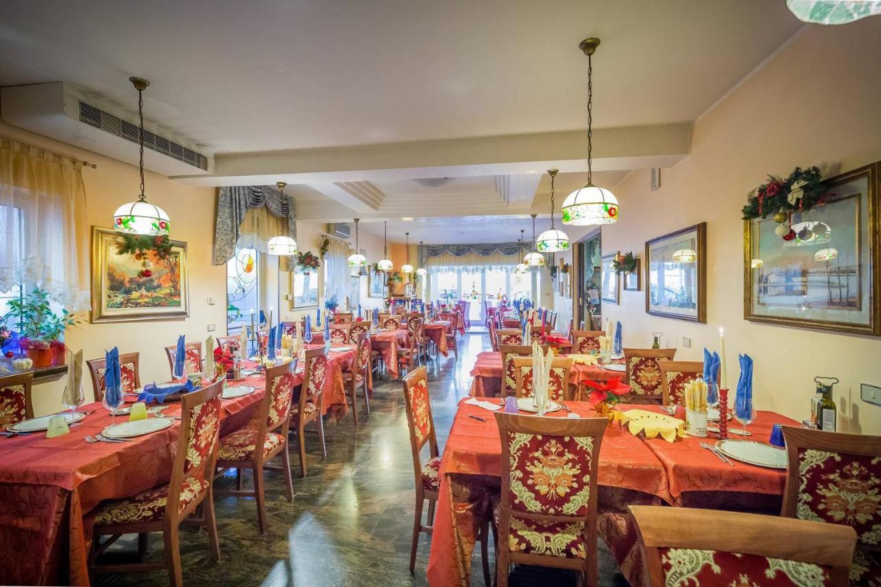 Albergo Ristorante Fabrizio Caorle Bagian luar foto